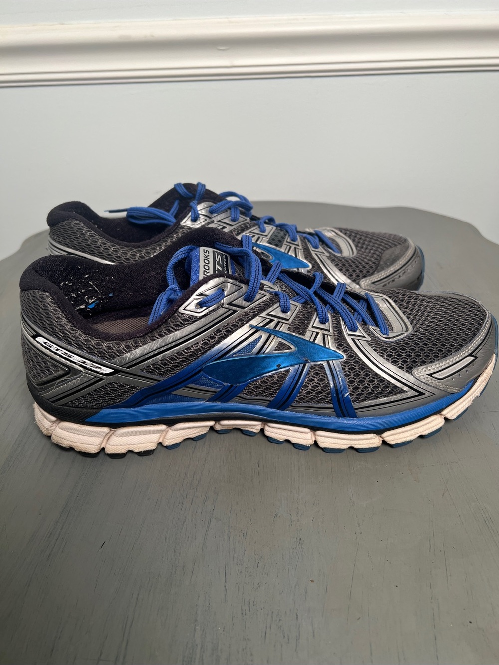 Brooks GTS Adrenaline 17. Running Shoes in Black and Blue size 14 wide. Men’s - Picture 11 of 16